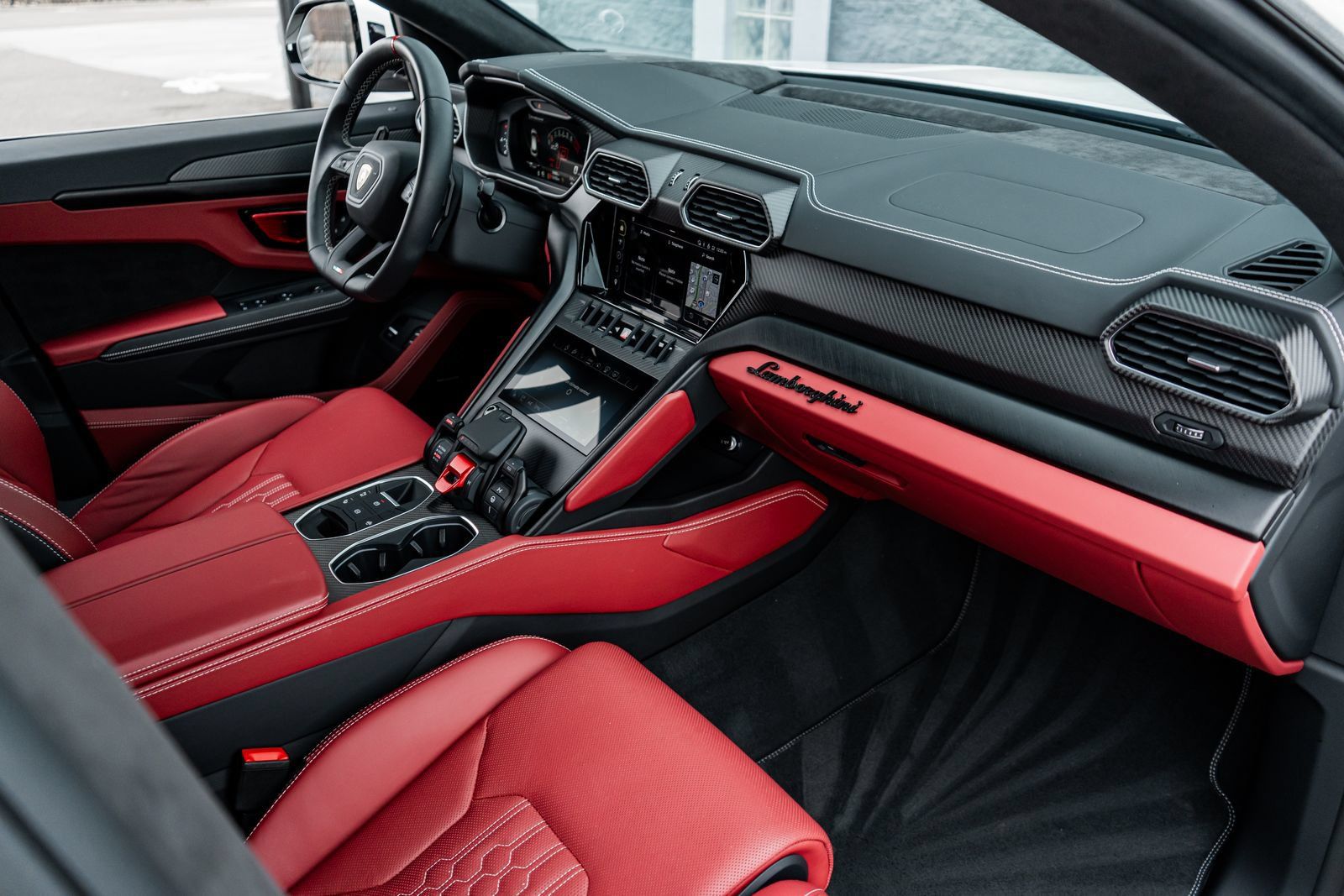 Used 2024 Lamborghini Urus S AWD/4WD image 2