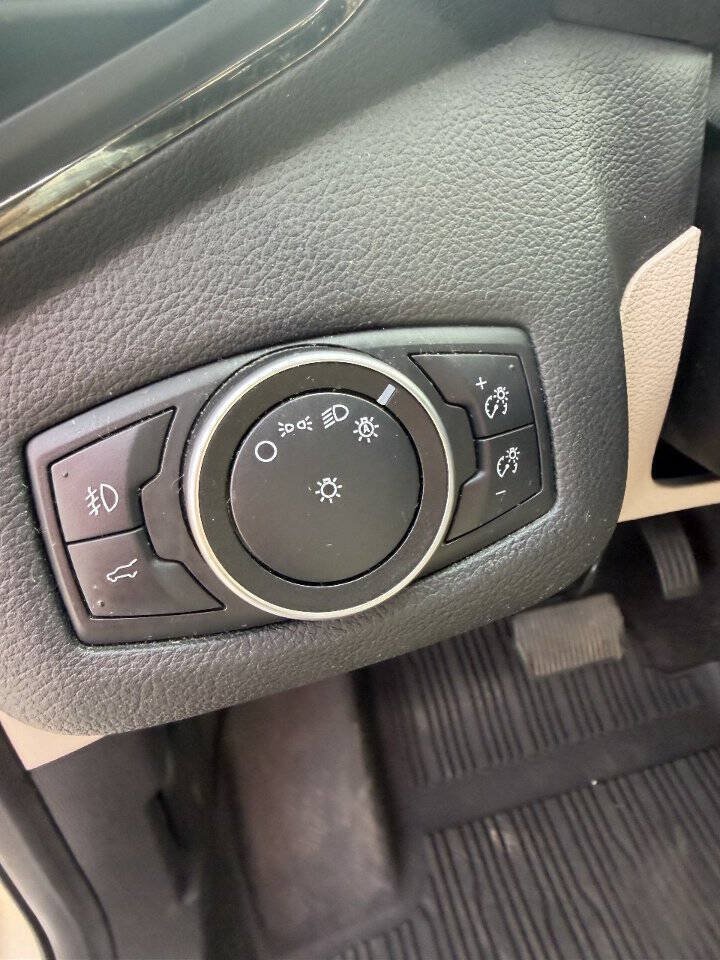 Used 2018 Ford Escape Titanium w/ Ford Safe & Smart Package AWD/4WD image 12