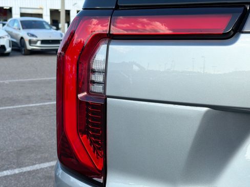 Used 2025 GMC Yukon AT4 Ultimate image 10