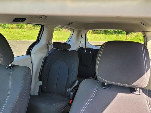 Used 2023 Chrysler Voyager LX FWD image 25