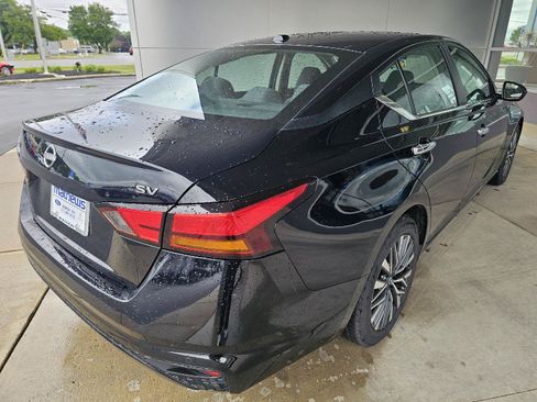 Used 2024 Nissan Altima 2.5 SV FWD image 5