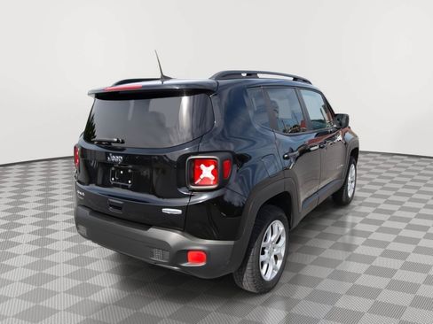 Used 2018 Jeep Renegade Latitude AWD/4WD image 5