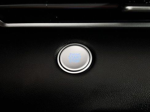 Used 2025 Hyundai Elantra Hybrid FWD image 16