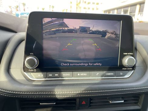 Used 2023 Nissan Rogue S image 16