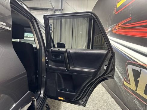 Used 2018 Toyota 4Runner TRD Off-Road w/ TRD Performance Package AWD/4WD image 24