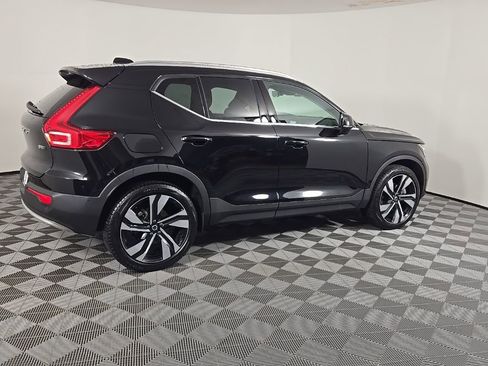 Used 2024 Volvo XC40 B5 Ultimate w/ Climate Package image 6