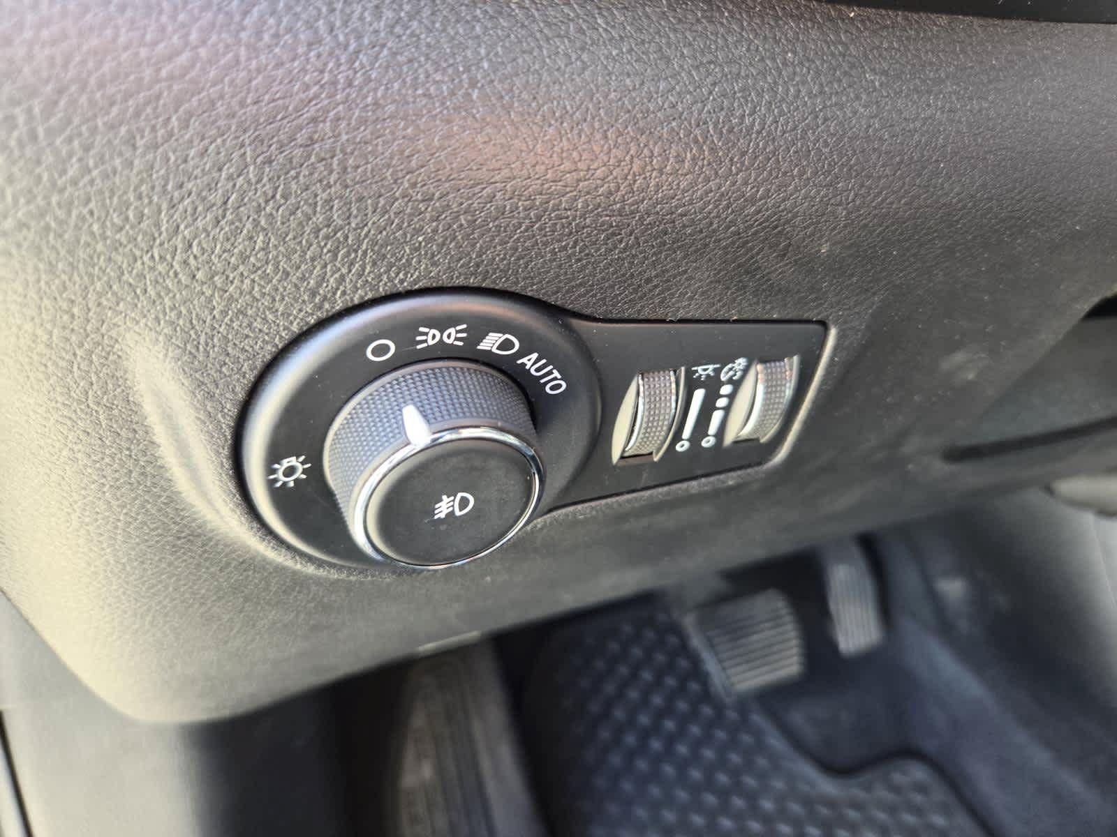 Used 2023 Jeep Compass Trailhawk AWD/4WD image 17