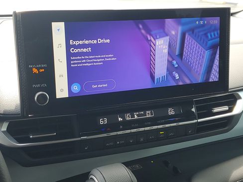 Used 2025 Toyota Sienna XLE FWD image 25