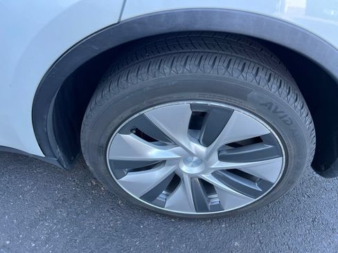 Used 2021 Tesla Model Y Long Range AWD/4WD image 11