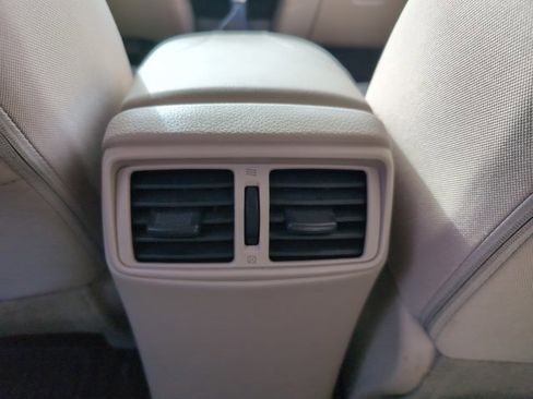 Used 2017 Nissan Rogue SV w/ SV Premium Package image 19