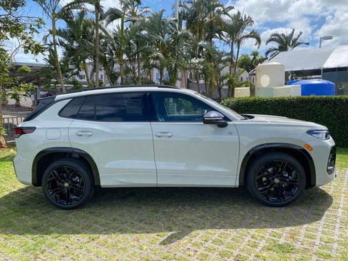 New 2026 Volkswagen Tiguan SE R-Line FWD image 8