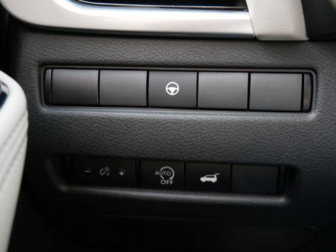 Used 2023 Nissan Rogue SL w/ SL Premium Package image 31