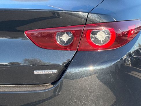 Used 2022 MAZDA MAZDA3 s image 12