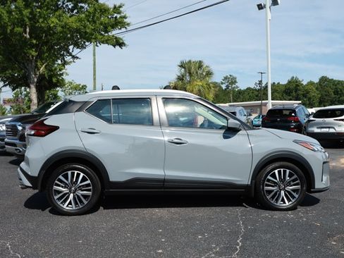 Used 2023 Nissan Kicks SV w/ Exterior Package FWD image 4