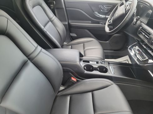 Certified 2024 Lincoln Corsair FWD image 11