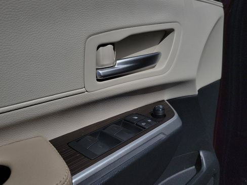 Used 2024 Toyota Sienna XLE image 26