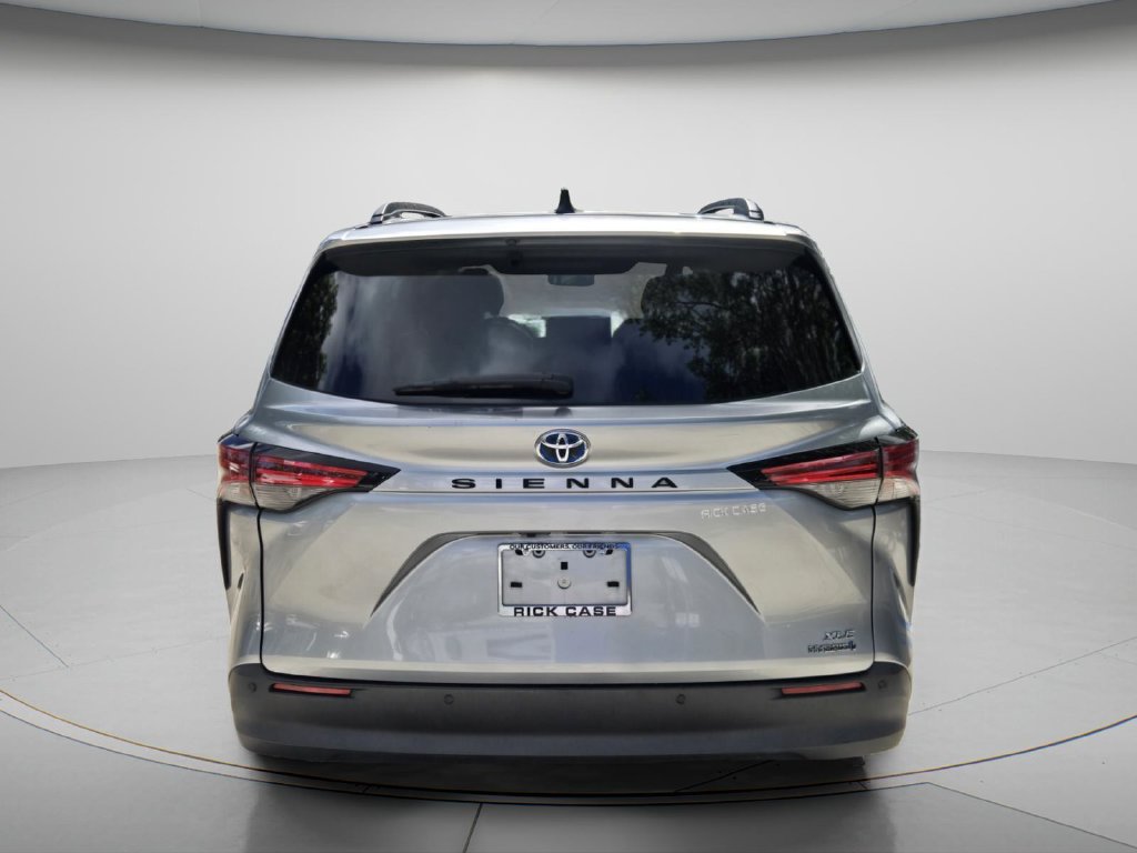 Used 2022 Toyota Sienna XLE FWD image 6