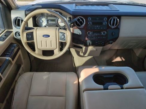 Used 2010 Ford F250 Lariat image 27