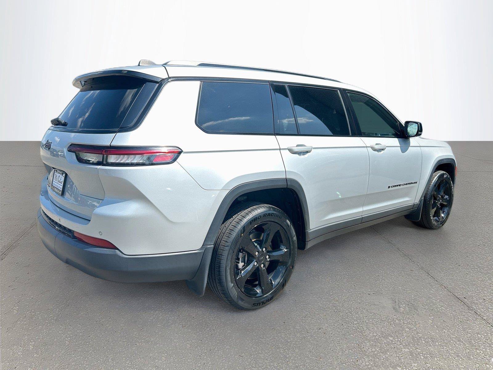 Used 2024 Jeep Grand Cherokee L Altitude AWD/4WD image 4