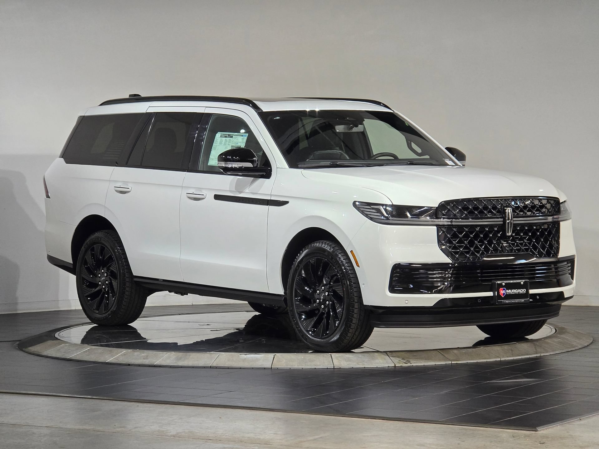 New 2025 Lincoln Navigator Reserve w/ Jet Appearance Package AWD/4WD image 2
