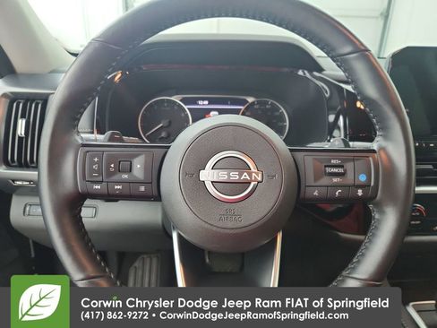 Used 2025 Nissan Pathfinder SL image 22