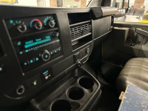 Used 2017 GMC Savana 2500 Extended image 13