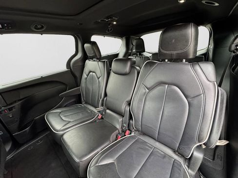 Used 2020 Chrysler Pacifica Limited w/ Advanced Safetytec Group FWD image 12