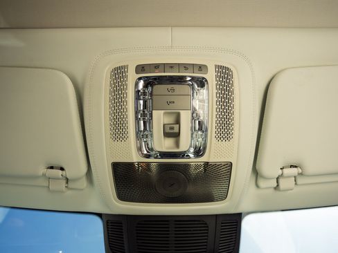 Used 2024 Mercedes-Benz Maybach GLS 600 4MATIC image 42