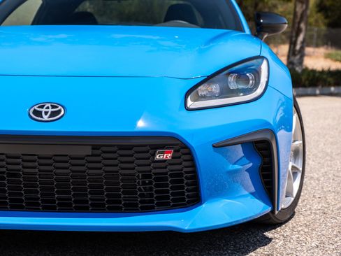 Used 2024 Toyota GR86 RWD image 12