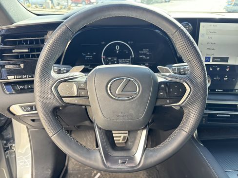 Used 2025 Lexus RX 500h F Sport image 18