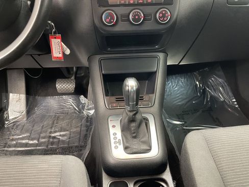 Used 2014 Volkswagen Tiguan S image 12
