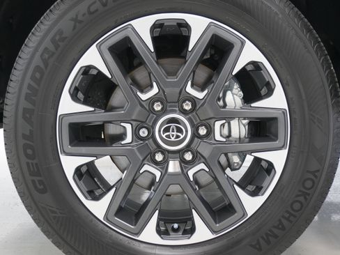 Used 2024 Toyota Tundra Limited image 28