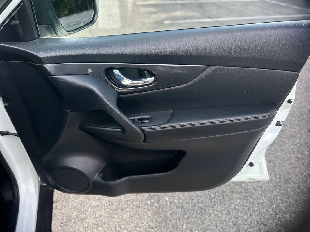 Used 2020 Nissan Rogue SV AWD/4WD image 18