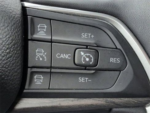 Certified 2024 Jeep Grand Cherokee L Limited w/ Luxury Tech Group II image 21