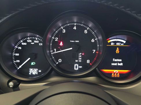 Used 2025 Porsche Macan AWD/4WD image 27
