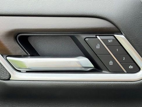 Used 2025 GMC Sierra 3500 Denali w/ Denali Reserve Package image 23