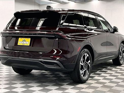 Used 2025 Lincoln Nautilus Premier w/ Jet Appearance Package image 11