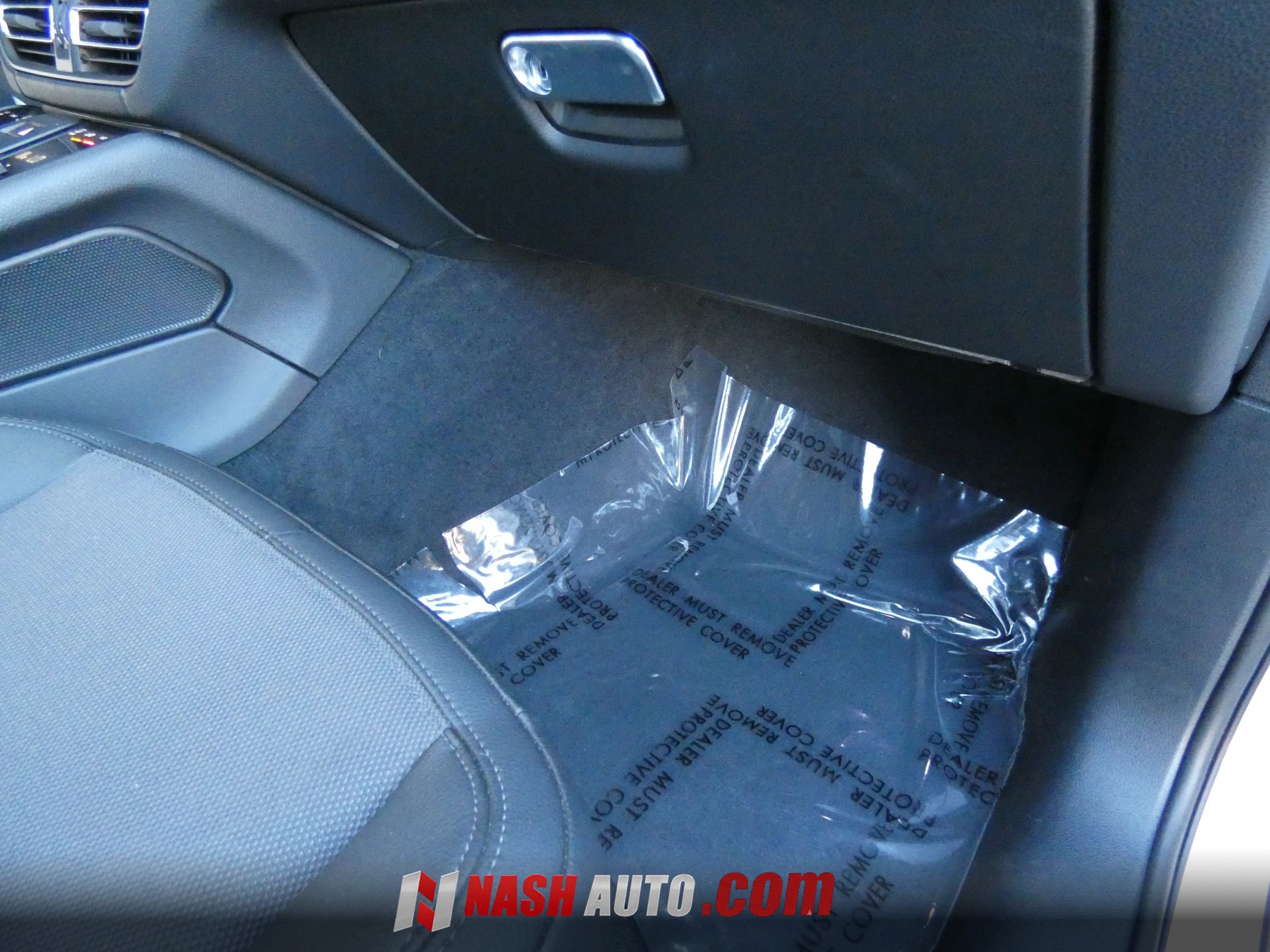 Used 2024 Porsche Macan AWD/4WD image 33