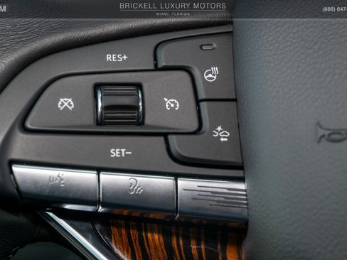Used 2024 Cadillac Escalade ESV Luxury AWD/4WD image 33