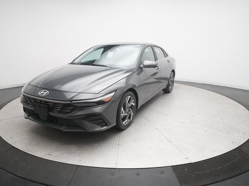 Used 2024 Hyundai Elantra Limited FWD image 12