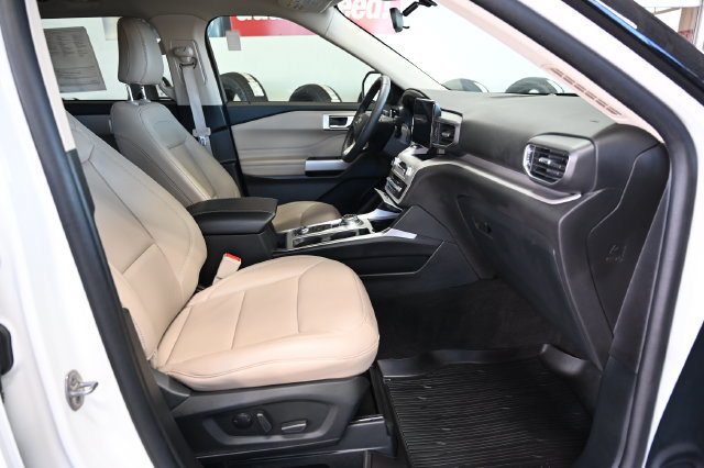 Used 2023 Ford Explorer XLT w/ Equipment Group 202A AWD/4WD image 11
