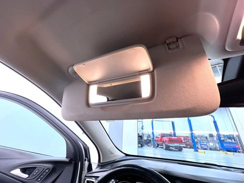 Used 2021 Buick Encore GX Essence FWD image 33