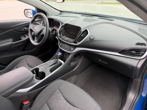 Used 2017 Chevrolet Volt LT w/ Comfort Package FWD image 7