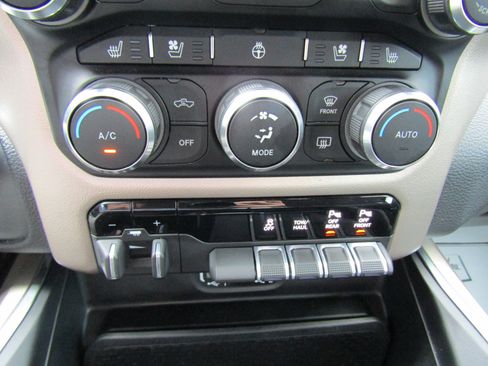 Used 2021 RAM 1500 Laramie image 36