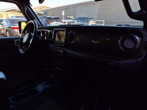 Used 2019 Jeep Wrangler Unlimited Sport image 23