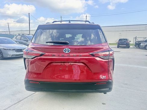 Used 2022 Toyota Sienna LE FWD image 5