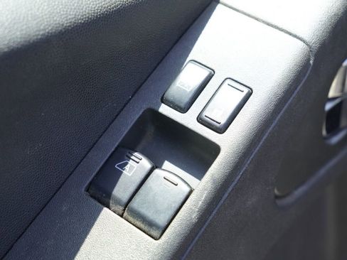 Used 2016 Nissan Frontier SV w/ SV Value Truck Package RWD image 8