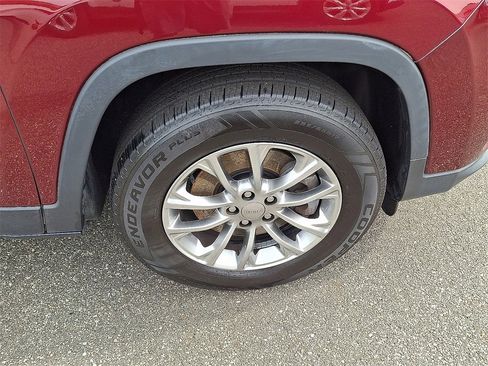 Used 2019 Jeep Cherokee Latitude Plus image 9