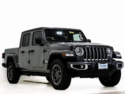 Used 2023 Jeep Gladiator Overland image 4