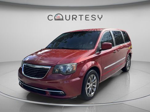 Used 2015 Chrysler Town & Country S w/ Driver Convenience Group FWD image 1